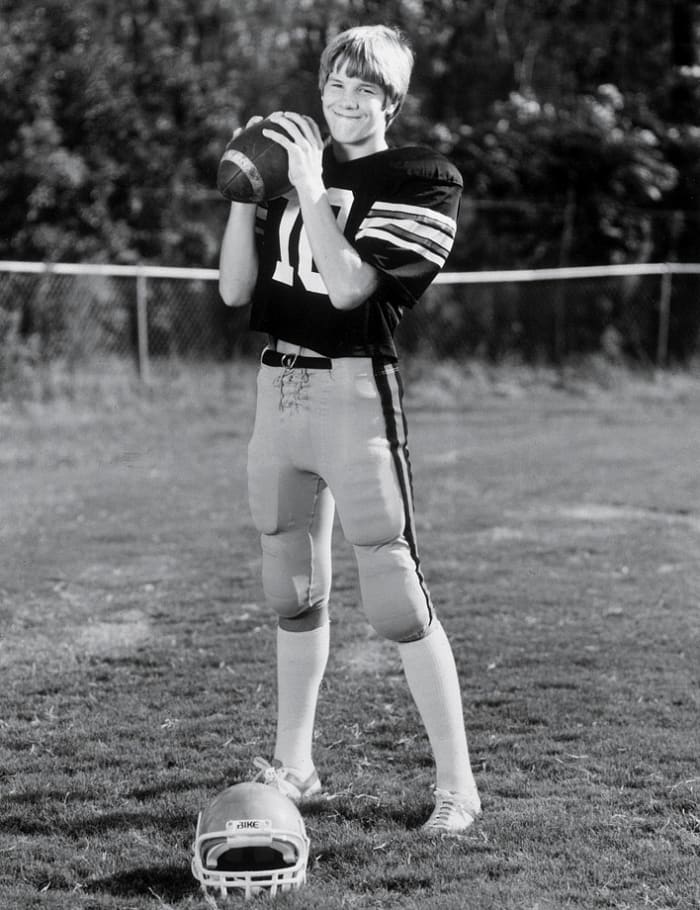 Brett-Favre-youth-football.jpg